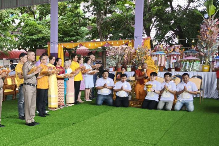 “พระมหาต่อ” เกจิดังโคราช ปธ.ทอดผ้าป่าการศึกษา รร.บ้านจอหอ ยอดเงินกว่า 1.7 ล้าน