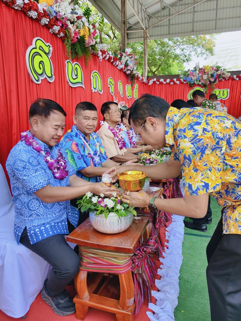 ผวฯ-สุรินทร์-เป็นประธาน-เปิดกิจกรรมสืบสานประเพณีสงกรานต์-ประจำปี-2569-สพม.สุรินทร์