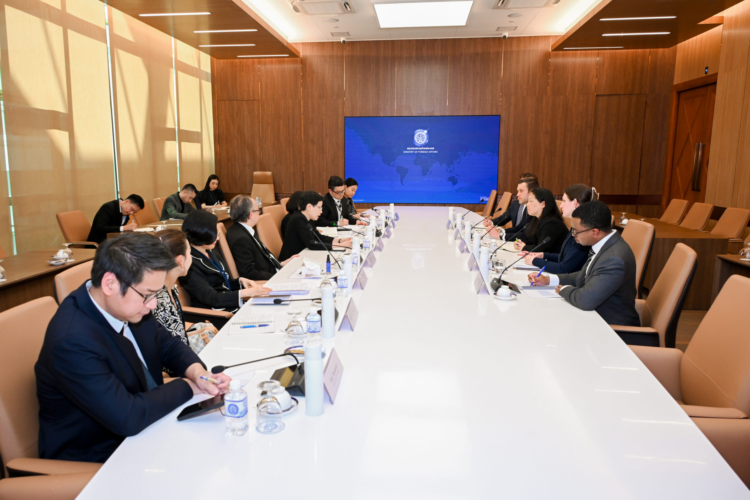 รองปลัดกระทรวงการต่างประเทศพบหารือกับคณะเจ้าหน้าที่รัฐสภาสหรัฐฯ-–-กระทรวงการต่างประเทศ