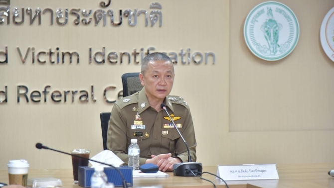 รองผบตร.-ประสานสถานทูต-ตำรวจจีน-ช่วยเหลือ-4-ชาวจีน-ถูกหลอกลวงทำงานแก๊งคอลเซ็นเตอร์ในเมียนมา