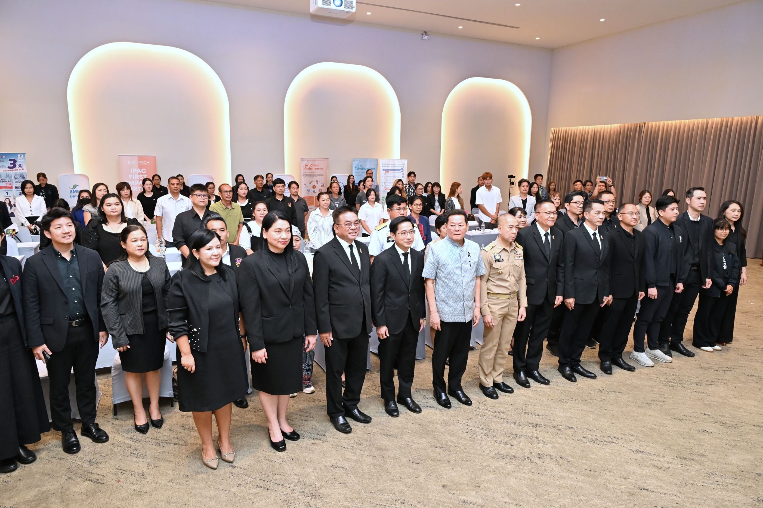 รมต.“นภินทร”-ลงพื้นที่ราชบุรี-เปิดโปรเจกต์ปลุกพลัง-sme-ไทย-นำผู้เชี่ยวชาญติวเข้มดึง-“ทรัพย์สินทางปัญญา”-เพิ่มมูลค่าธุรกิจ-ตั้งเป้าสร้างความแข็งแกร่งเศรษฐกิจฐานราก