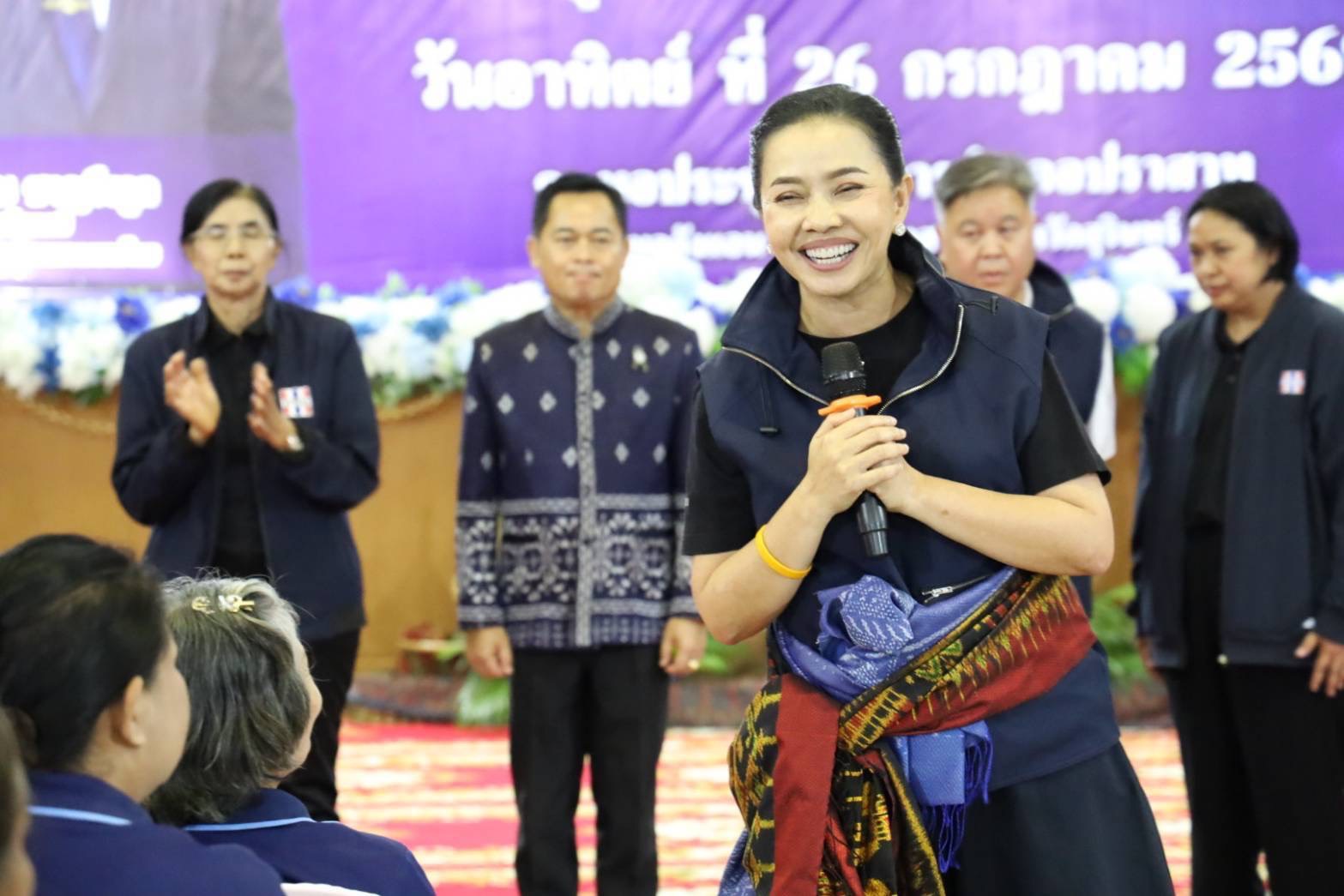 “สุขสมรวย”-ลงพื้นที่สุรินทร์​-ยกระดับกองทุนหมู่บ้าน​-อ.ปราสาท-​-มุ่งเสริมสร้าง​เศรษฐกิจฐานรากยั่งยืน