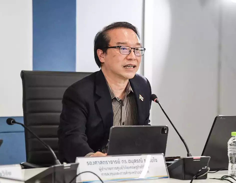 “อนุสรณ์” หวั่นงบปี 70 สะสมความเสี่ยง เตือนประชานิยมไร้หลักการฉุดเศรษฐกิจพัง! : อินโฟเควสท์