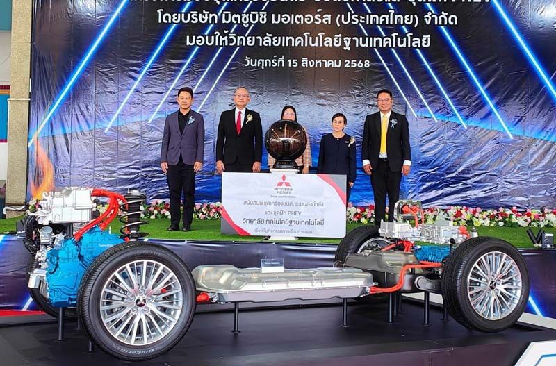 มิตซูบิชิ-มอบชุดจำลองเทคโนโลยี-phev-พร้อมเครื่องยนต์และระบบส่งกำลัง