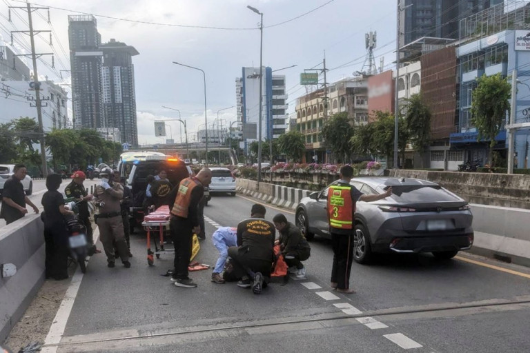 อุบัติเหตุถนนพระราม-3!-ตำรวจท่องเที่ยวเข้าช่วยเหลือผู้บาดเจ็บทันที
