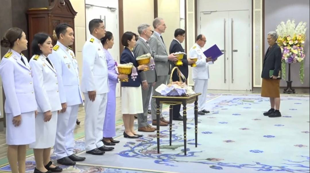 คณะกรรมการผู้จัดการแข่งขันการควบคุมหุ่นยนต์และระบบอัตโนมัติด้วยเทคโนโลยีอุตสาหกรรม-4.0-(ครั้งที่-3)-เข้าเฝ้าทูลละอองพระบาท-—-สถาบันเทคโนโลยีจิตรลดา-cdti