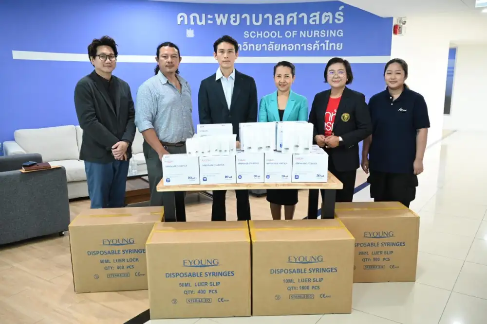 คณะพยาบาลศาสตร์-มหาวิทยาลัยหอการค้าไทย-รับมอบอุปกรณ์ทางการแพทย์เพื่อพัฒนาศักยภาพนักศึกษา