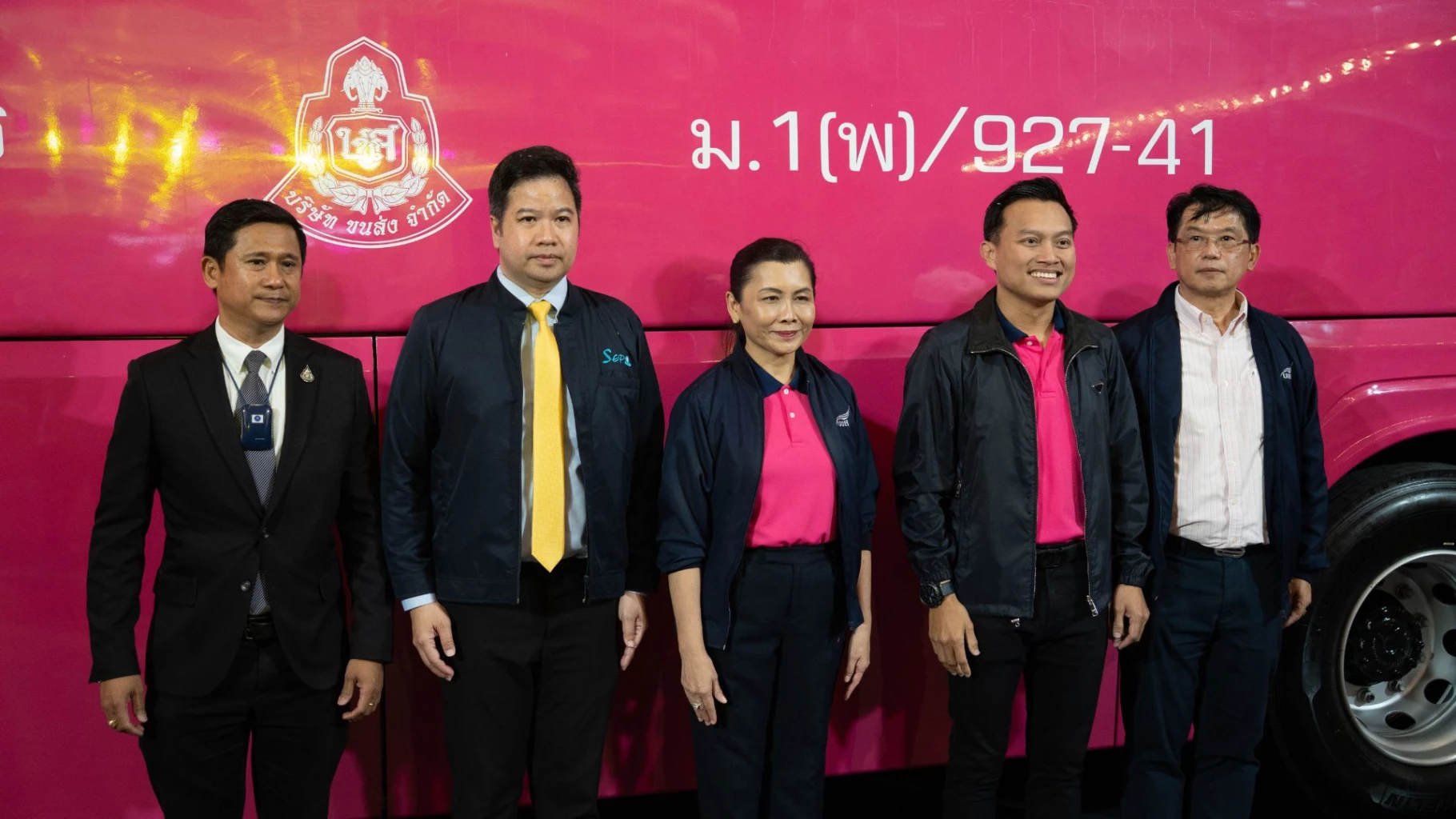 บขส.-เปิดตัวรถโดยสารใหม่มาตรฐานยูโร-5-พร้อมโชว์ชุดพนักงานสีชมพู
