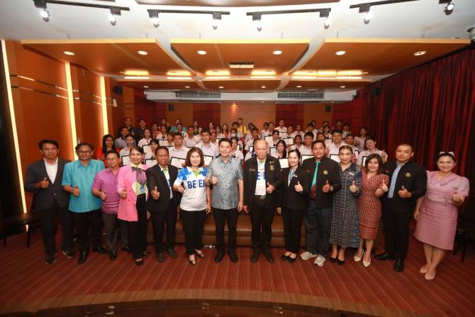 เมืองพัทยามอบเกียรติบัตรเยาวชนดีเด่น-เนื่องในวันเยาวชนแห่งชาติ-ประจำปี-2568