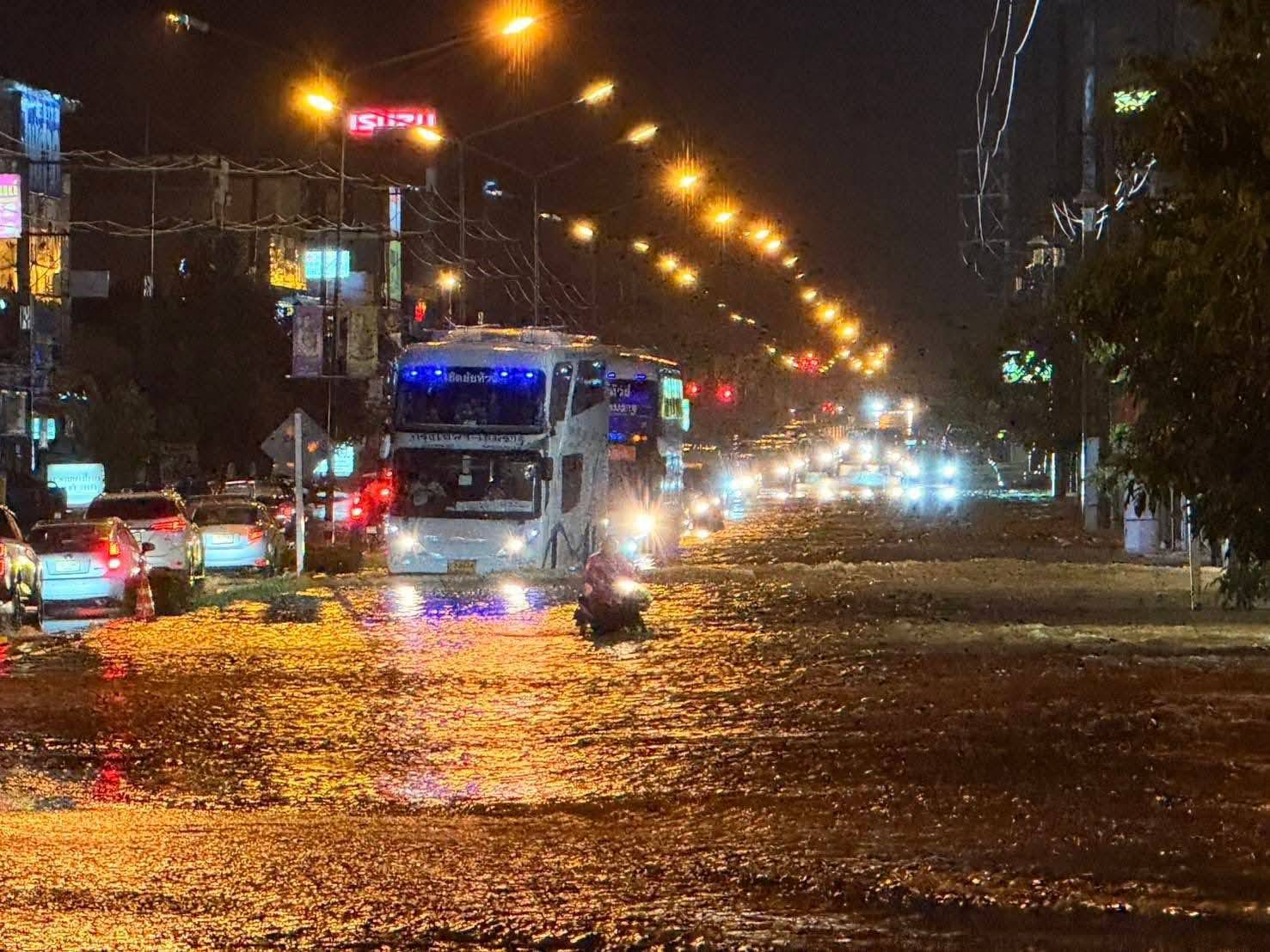 อำนาจเจริญอ่วม!-‘พื้นที่เศรษฐกิจ-ถนนหลัก’-น้ำท่วมครึ่งเมตร