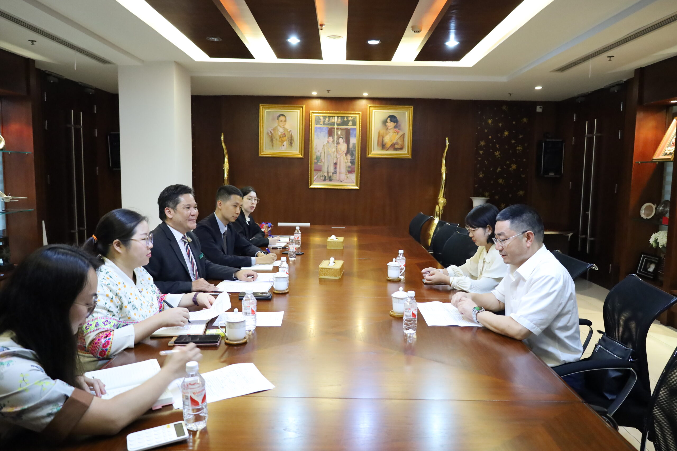 กงสุลใหญ่-ณ-นครเฉิงตู-มอบทุนสนับสนุนการเรียนการสอนภาษาไทย-–-กระทรวงการต่างประเทศ