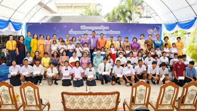 ชลบุรีจัดพิธีมอบทุนการศึกษาแก่บุตรสมาชิกกองอาสารักษาดินแดน-(อส.)