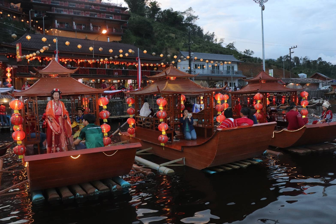 เปิดฤดูกาลเที่ยว-“บ้านรักไทย”-ชมวิถีชาวบ้าน-ล่องเรือชมบรรยากาศ-ฉลองติดโผหมู่บ้านที่สวยที่สุดในโลก