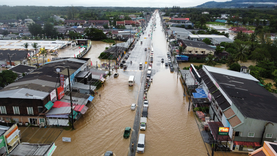 น้ำป่าหลากท่วมแหล่งท่องเที่ยวเขาหลัก-พังงา-กระทบแล้ว-7-หมู่บ้านเร่งช่วยเหลือ
