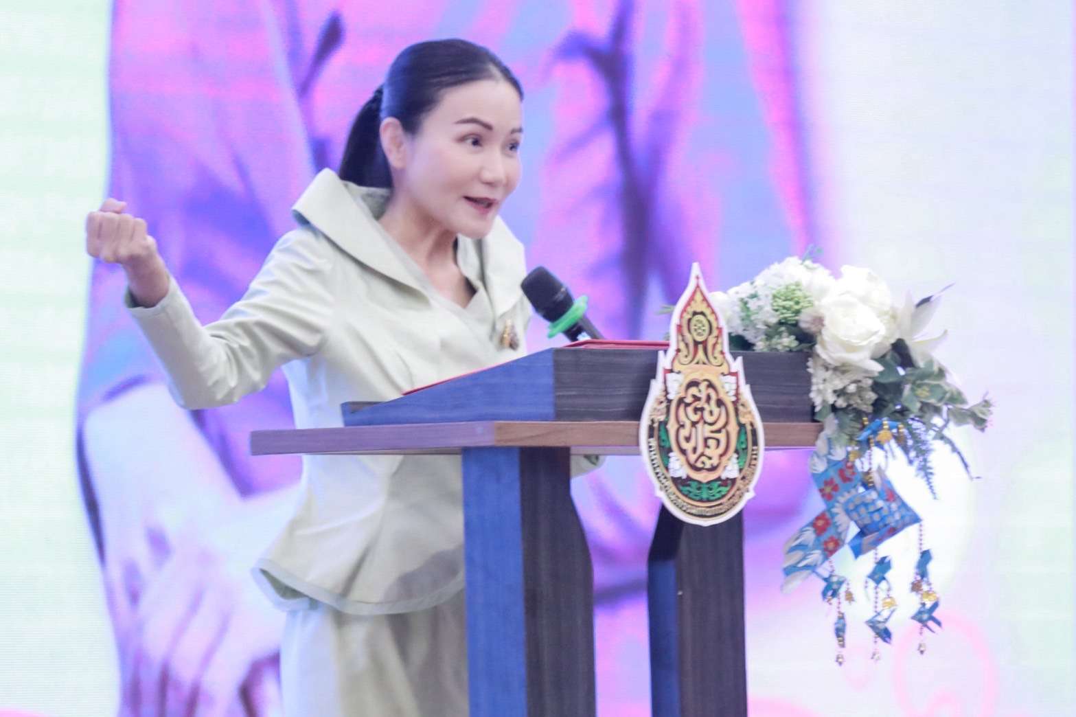 “นฤมล”-น้อมนำพระราชดำรัส-ร10-เน้นวิชา-ปวศให้เด็กคิดวิเคราะห์-เผย-29-ตค.เซ็น-mou-การเคหะ-ปรับปรุงพักครู-เตรียมปรับหลักเกณฑ์วิทยฐานะครูใหม่