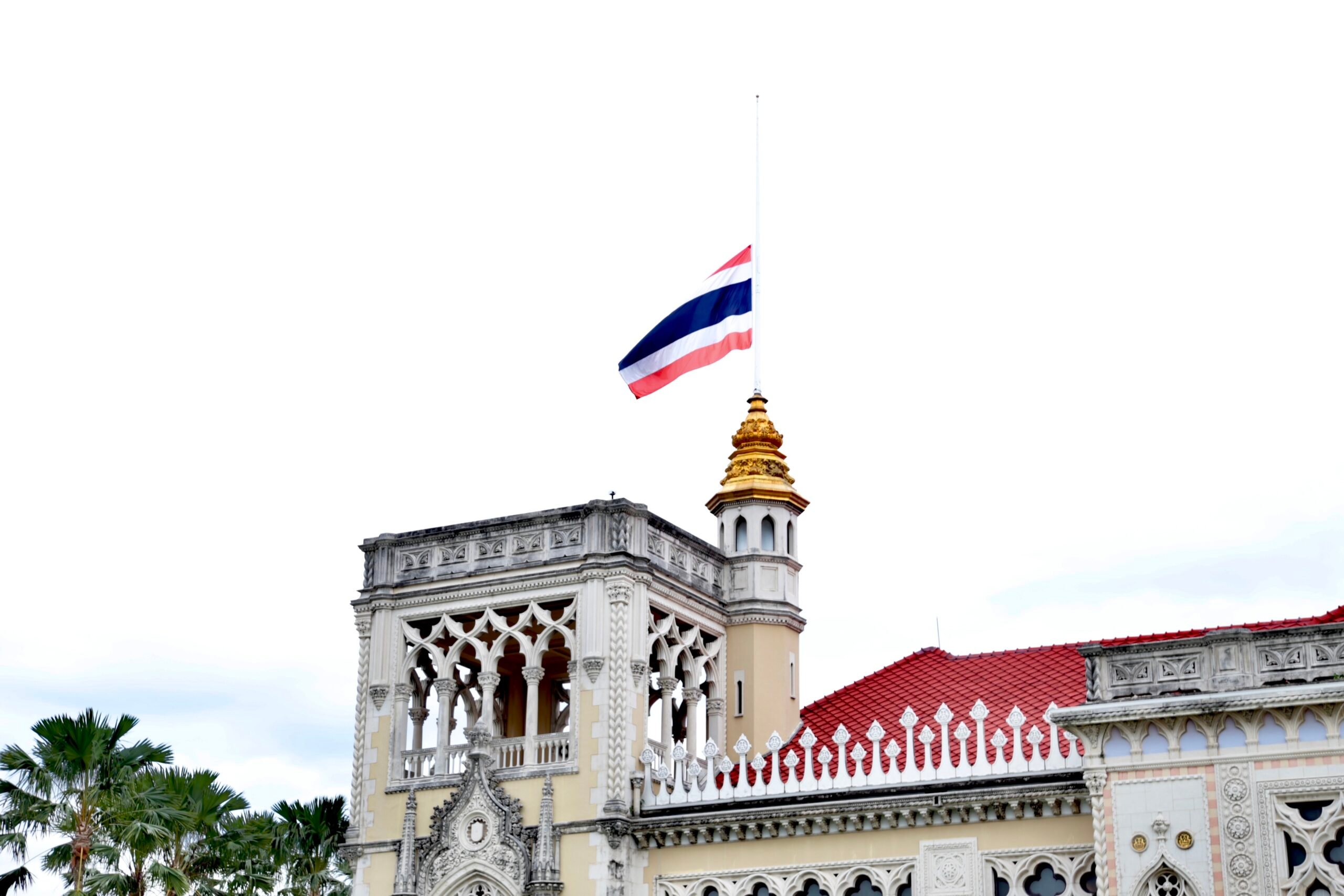 ทำเนียบลดธงครึ่งเสาไว้อาลัย-‘สมเด็จพระพันปีหลวง’ -|-เดลินิวส์