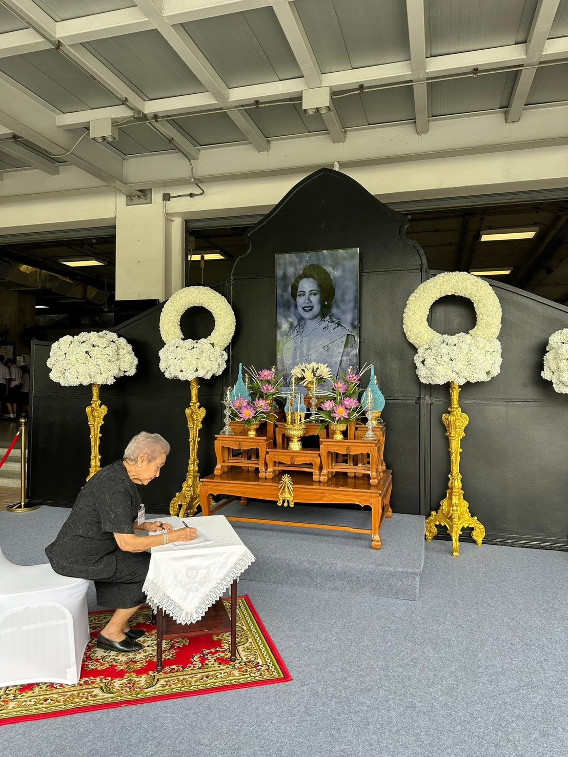 ลงนามถวายความอาลัย-สมเด็จพระนางเจ้าสิริกิติ์-พระบรมราชินีนาถ-พระบรมราชชนนีพันปีหลวง-—-สถาบันเทคโนโลยีจิตรลดา-cdti