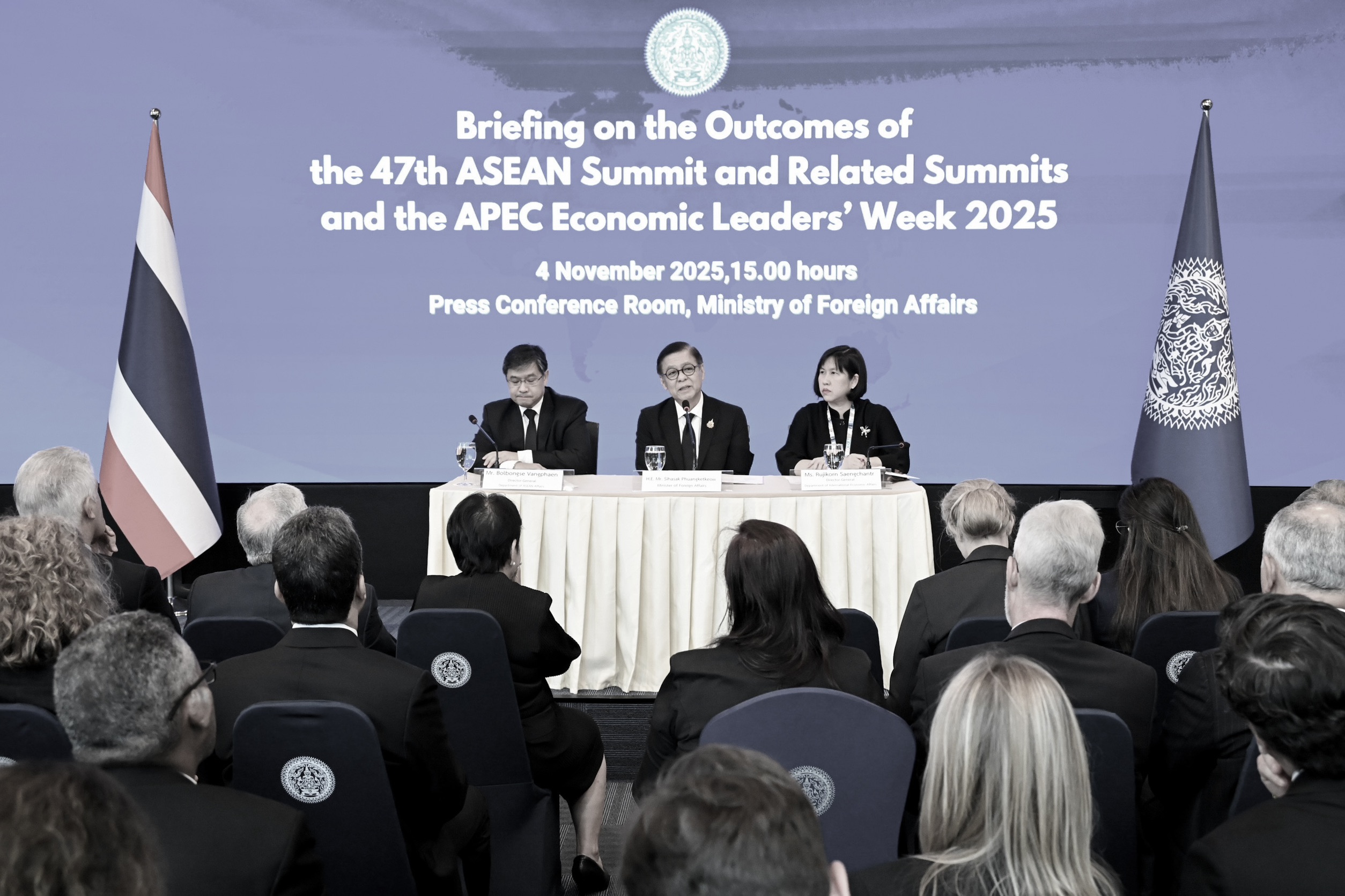 รัฐมนตรีว่าการกระทรวงการต่างประเทศบรรยายสรุปแก่คณะทูตต่างประเทศและองค์การระหว่างประเทศเรื่องผลการเข้าร่วมการประชุมสุดยอดอาเซียน-ครั้งที่-47-และการประชุมผู้นำเขตเศรษฐกิจเอเปค-ครั้งที่-32-ของคณะผู้แทนไทย-–-กระทรวงการต่างประเทศ