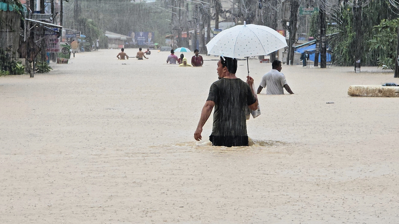 กระทรวงท่องเที่ยวฯ-ระดมเจ้าหน้าที่-ช่วยนักท่องเที่ยวที่ประสบภัยน้ำท่วมหาดใหญ่