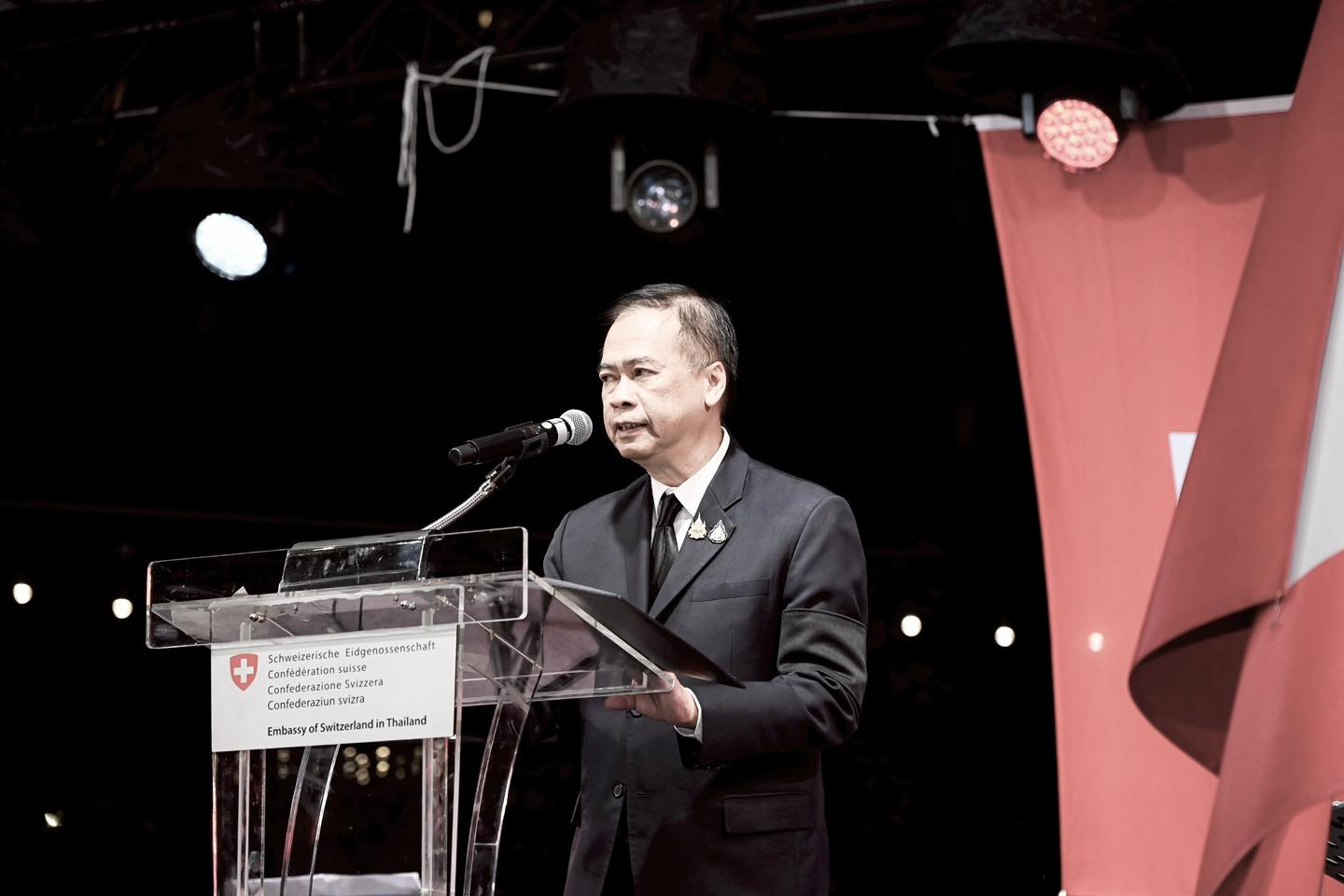 ผู้ช่วยรัฐมนตรีประจำกระทรวงการต่างประเทศร่วมกล่าวเปิดงานเลี้ยงรับรองวันชาติสมาพันธรัฐสวิส-–-กระทรวงการต่างประเทศ