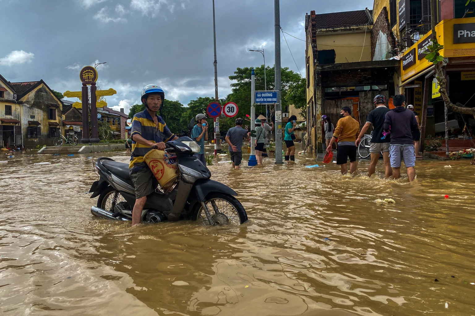 น้ำท่วมเวียดนาม-หนัก-ดับแล้ว-90-ราย-เศรษฐกิจเสียหาย-340-ล้านดอลลาร์