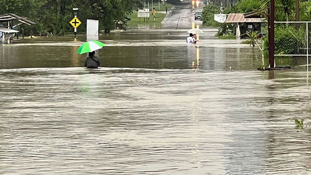 นักท่องเที่ยวตกค้างในรร.นับพัน