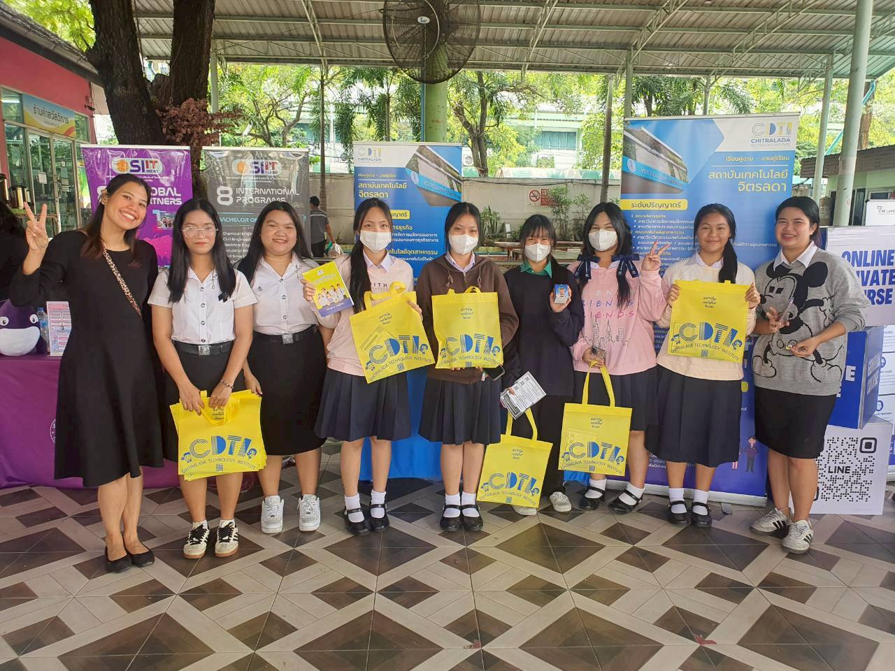 สจด.-ร่วมงานแนะนำหลักสูตรศึกษาต่อของโรงเรียนสตรีนนทบุรี-—-สถาบันเทคโนโลยีจิตรลดา-cdti