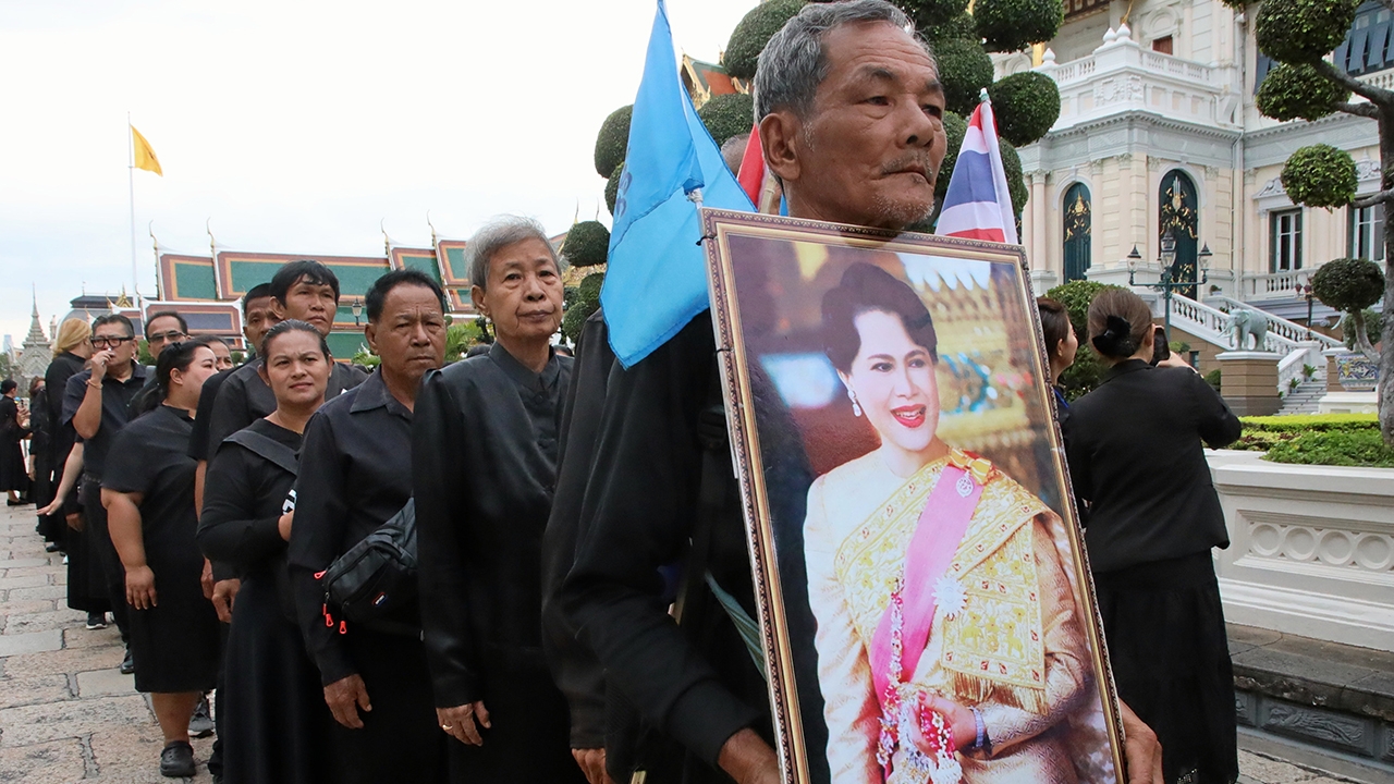 ชาวปัตตานีกราบพระบรมศพ-สำนึกในพระมหากรุณาธิคุณ