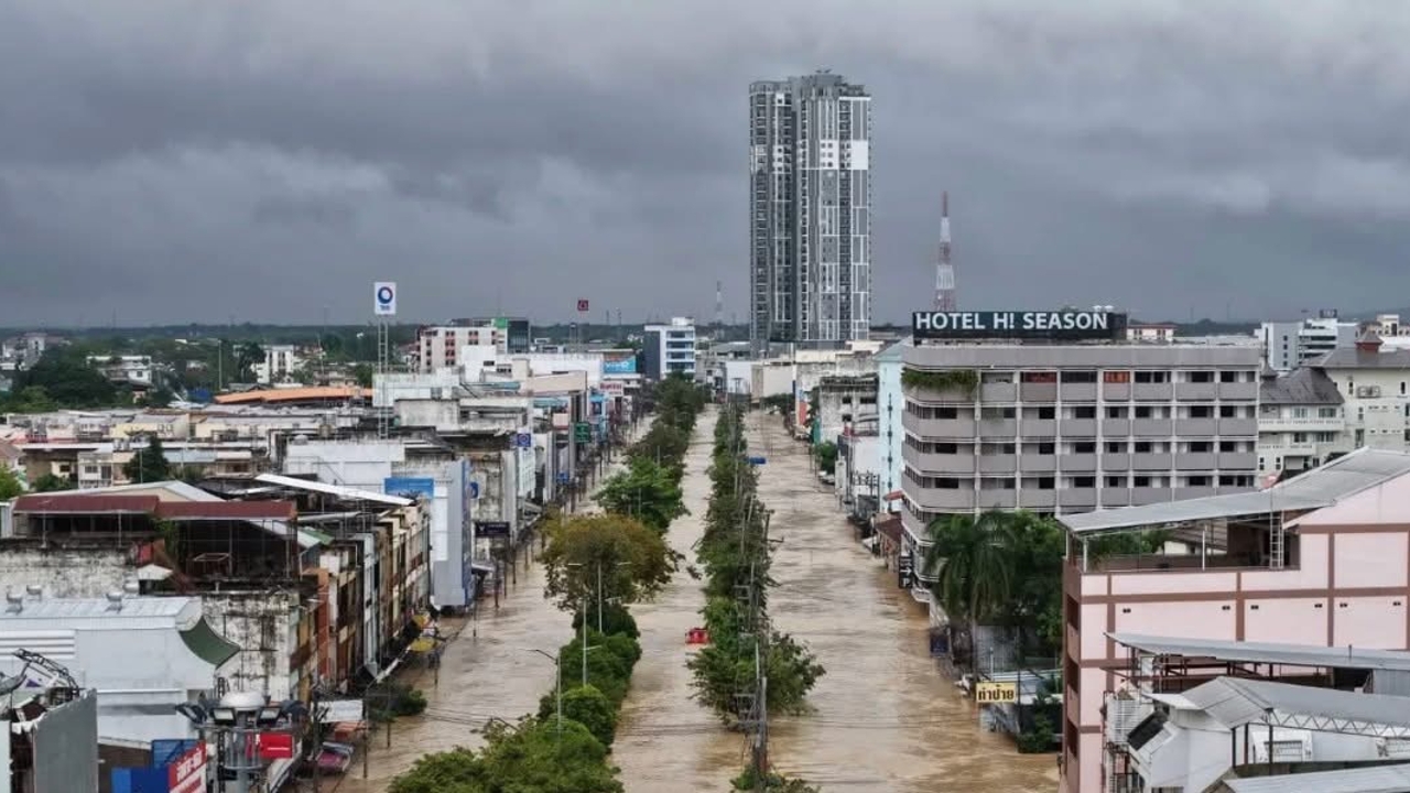 น้ำท่วมใต้ทุบท่องเที่ยวเสียหายหนัก-เอสเอ็มอีหาดใหญ่หวั่นหากยืดเยื้อ-1-เดือนพังยับ 1.5 หมื่นล้าน