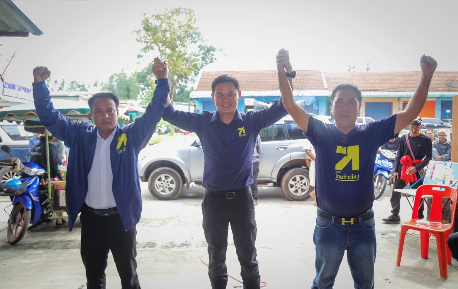 ‘หัวหน้าเอ้’-เปิดศูนย์จ.สุราษฎร์-ตั้งเป้าขอปักธงในพื้นที่-ปลุกเลิกทนนายทุนเอาเปรียบเกษตรกร