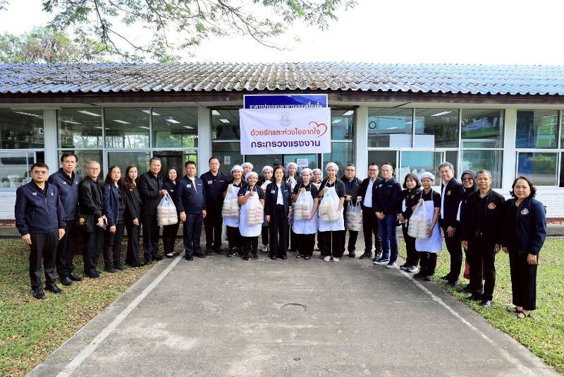 “ตรีนุช”-ตั้งโรงครัวกระทรวงแรงงาน-แจกจ่ายอาหารช่วยเหลือผู้ประสบภัยหาดใหญ่