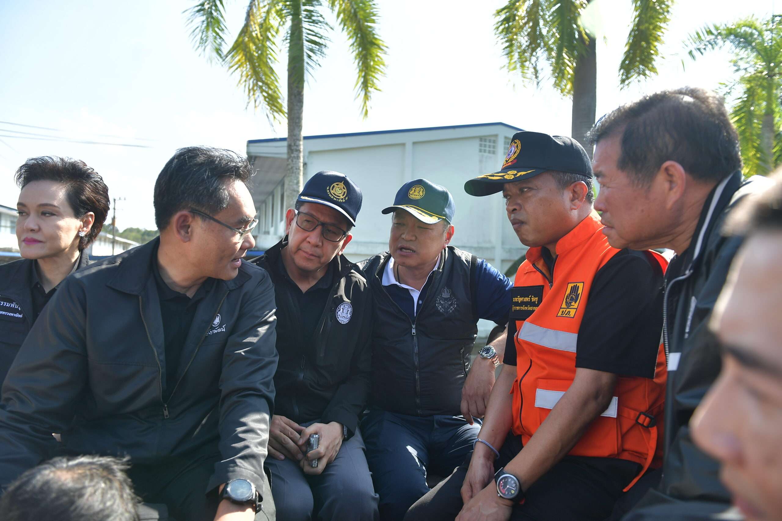“อนุทิน”-ยกทีม-รมต.เศรษฐกิจ-ลงหาดใหญ่-ให้กำลังใจผู้ประสบภัย-พร้อมเดินหน้าแผนฟื้นฟู