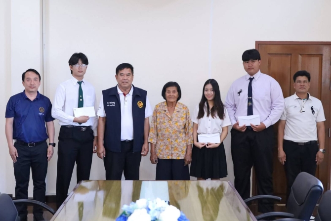 อบจ.สุโขทัยส่งเสริมการศึกษามอบทุนการศึกษาสำหรับนักศึกษาในจังหวัดสุโขทัย