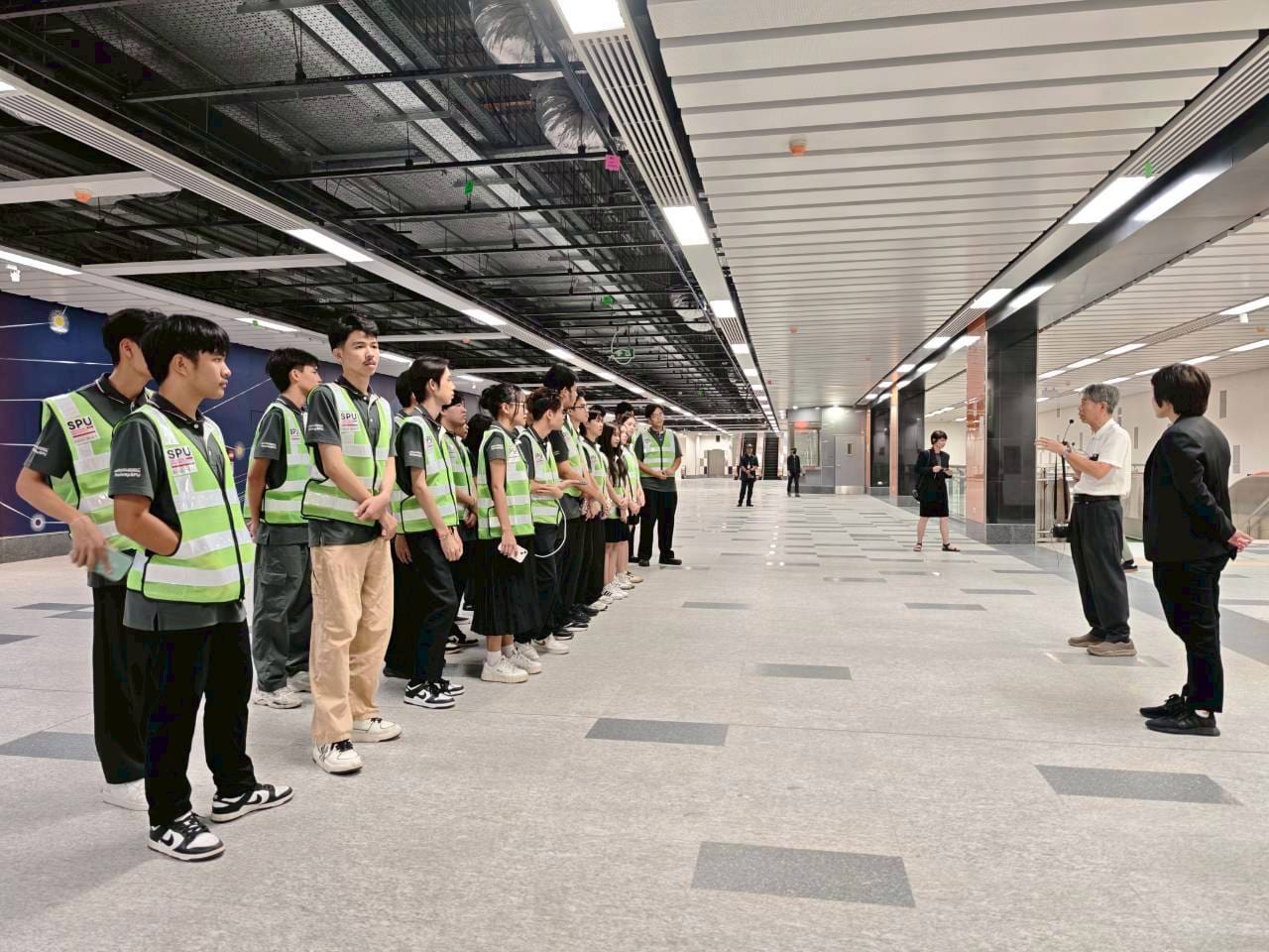 นักศึกษาวิศวกรรมระบบราง-spu-ลงพื้นที่ศึกษาดูงานโครงการรถไฟฟ้า-เรียนรู้การก่อสร้างระบบขนส่งมวลชนสมัยใหม่-–-คณะวิศวกรรมศาสตร์