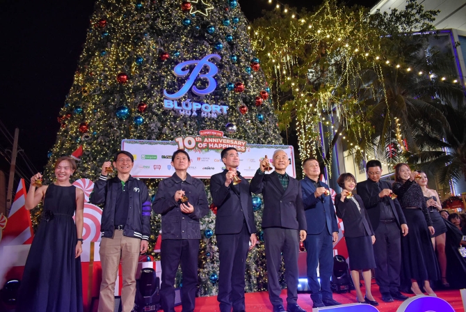 บลูพอร์ต-หัวหิน-ฉลอง-10-ปี-เปิดไฟต้นคริสต์มาสสุดตระการตา