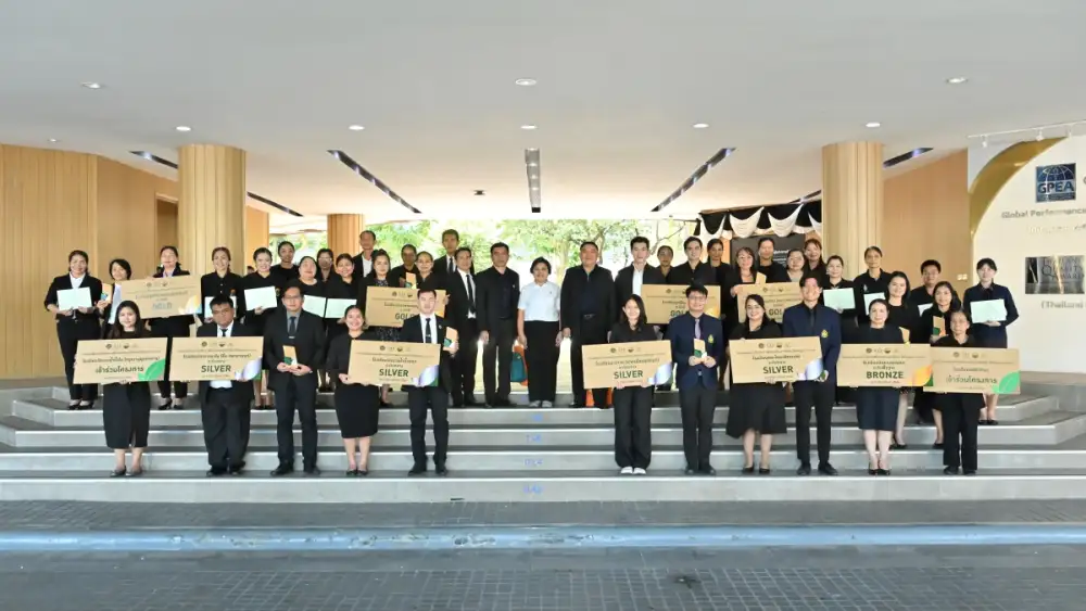 บางจากฯ-มอบโล่ประกาศเกียรติคุณ-11-โรงเรียน-eco-school