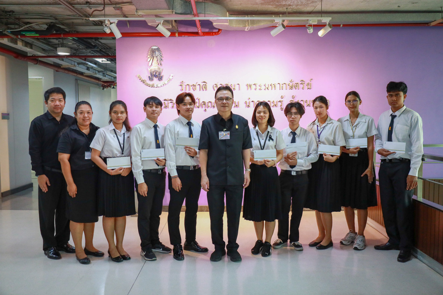 รับมอบทุนการศึกษาจากมูลนิธินายห้างโรงปูนผู้หนึ่ง-—-สถาบันเทคโนโลยีจิตรลดา-cdti