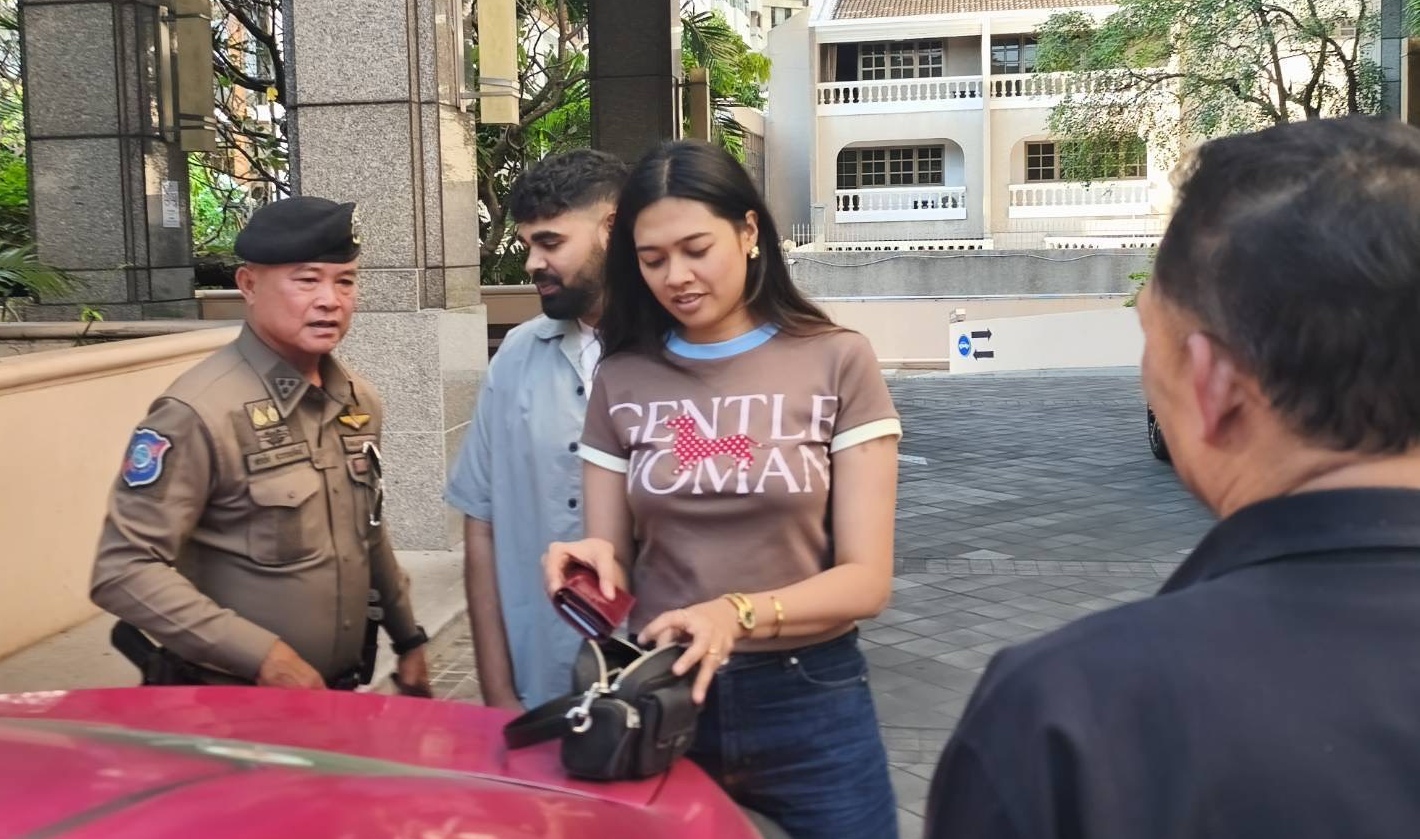 นักท่องเที่ยวสาวอินเดีย​-ปลื้มตำรวจท่องเที่ยวไทย-แจ้งสายด่วน-1155-ทำงานไว-แจ้งปุ๊บตามของหายคืนได้ทันที
