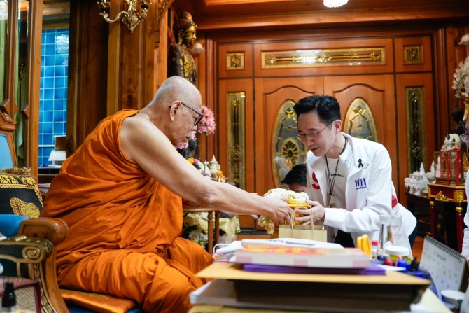“ยศชนัน”-กราบสมเด็จวัดไตรมิตรฯ-ส่งสัญญาณเพื่อไทยอุปถัมภ์พุทธ-ย้ำรัฐหนุนศาสนาควบคู่เศรษฐกิจใหม่