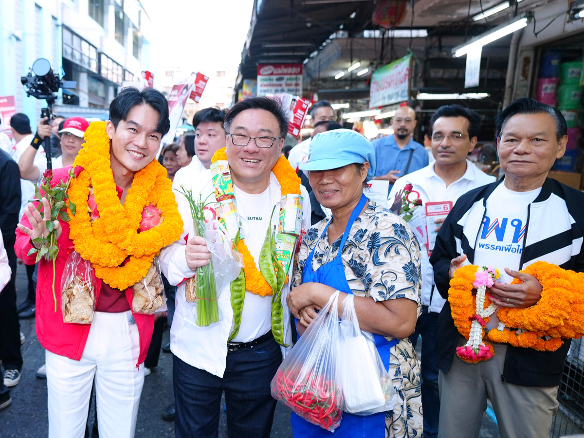 ‘จุลพันธ์’-นำทีมเพื่อไทยลุยตลาดห้วยขวาง-รับฟังปัญหาปากท้อง-สื่อสารนโยบายเศรษฐกิจใกล้ชิดประชาชน