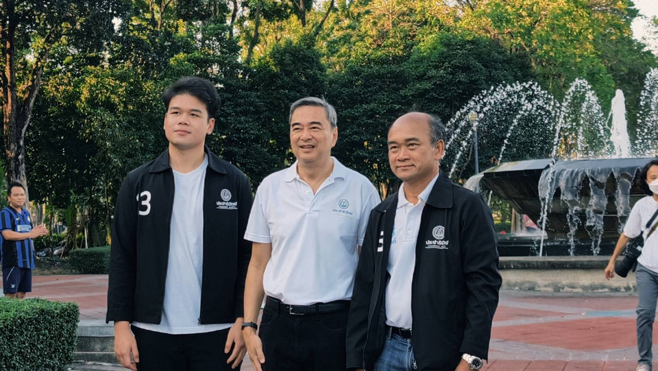 “อภิสิทธิ์”-ย้ำเลือกตั้งรอบนี้ต้องมองอนาคตระยะยาว-เลิกติดกับดัก-“นโยบายเร้าใจ”-ชูเศรษฐกิจยั่งยืน-ปราบโกง-คือทางรอดจริง