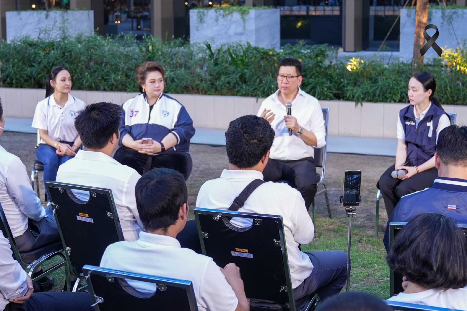 “ภูมิใจไทย”-ล้อมวงคุยนโยบายเศรษฐกิจที่สีลม-–-พรรคภูมิใจไทย-:-พูดแล้วทำ