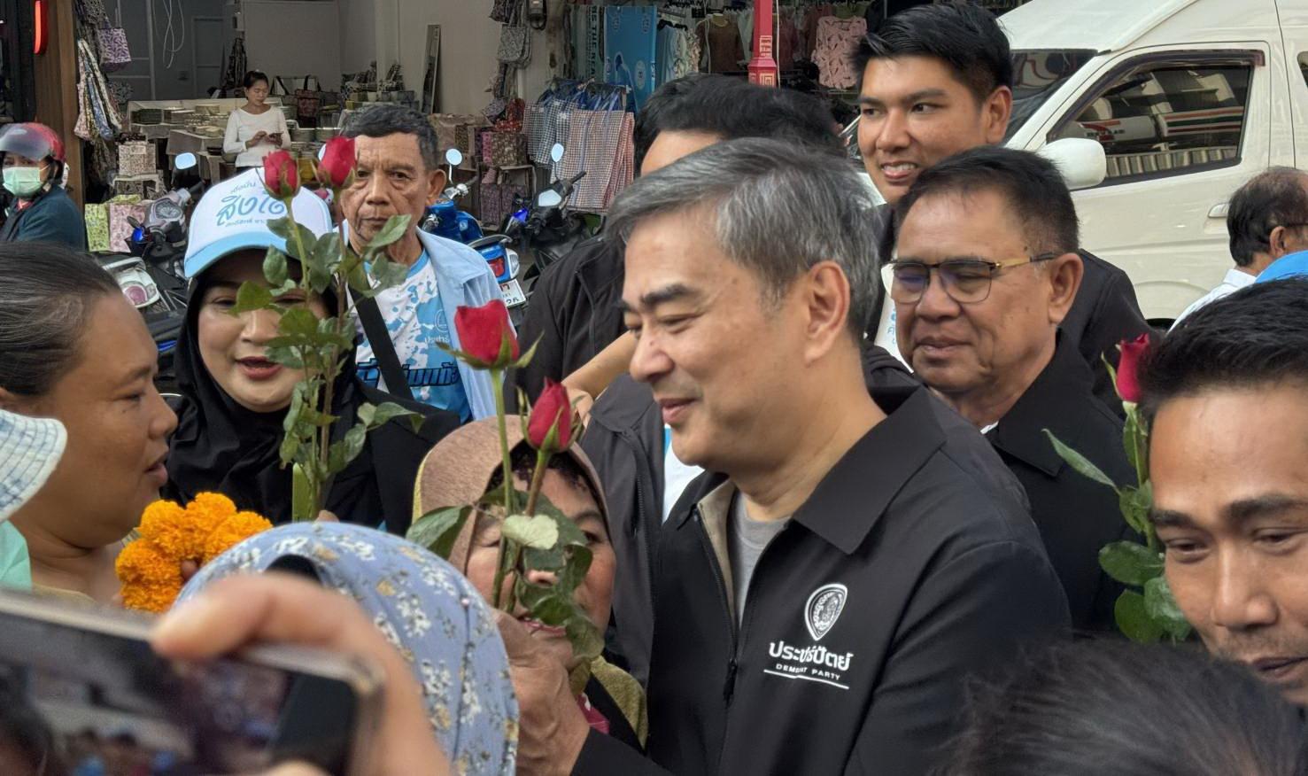 ‘มาร์ค’-ปลื้มหาดใหญ่แห่ต้อนรับ-คุยภาคเอกชนฟื้นเศรษฐกิจ