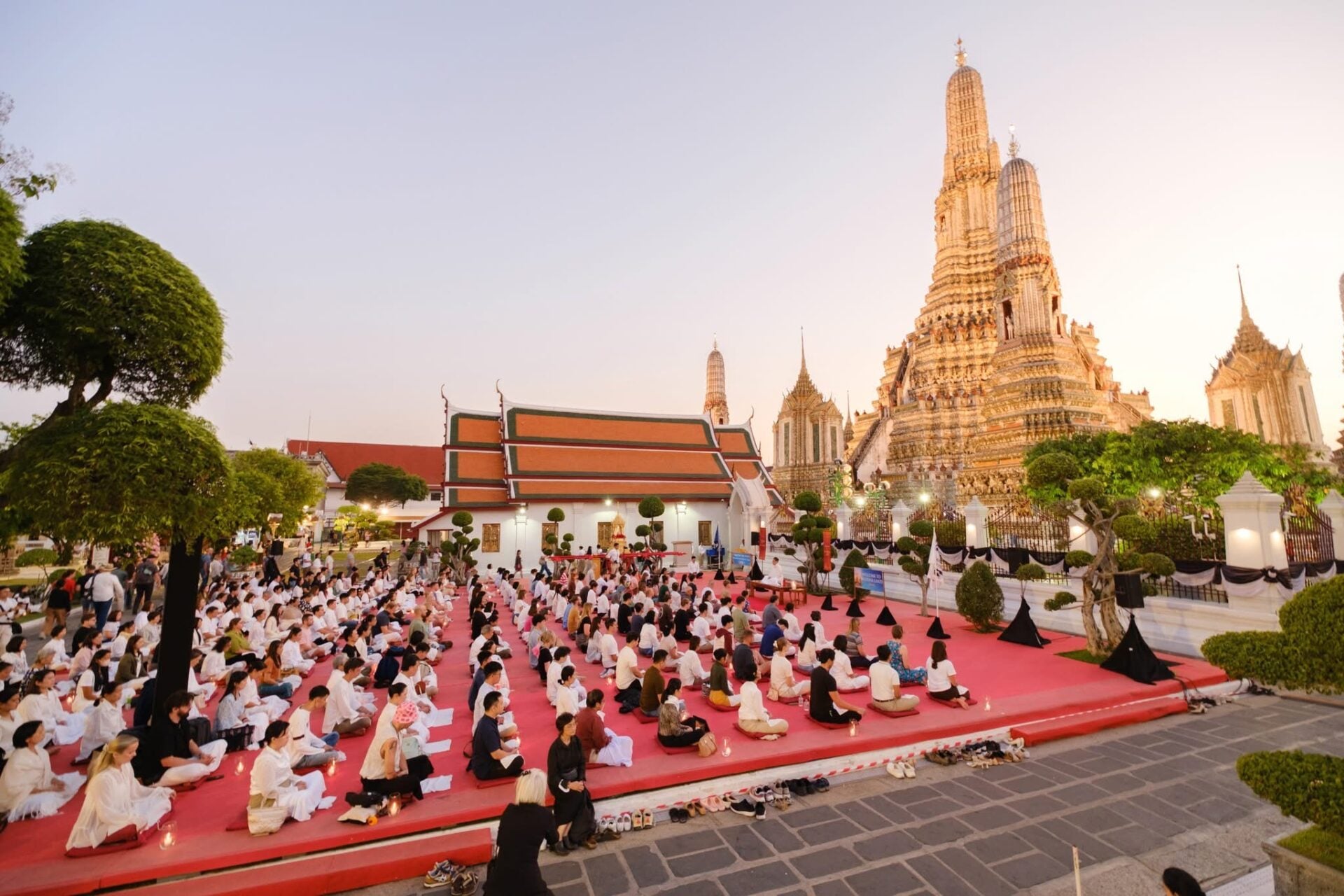 เที่ยววาเลนไทน์วัดอรุณฯ-ควงแขนไปเติมพลังบวก