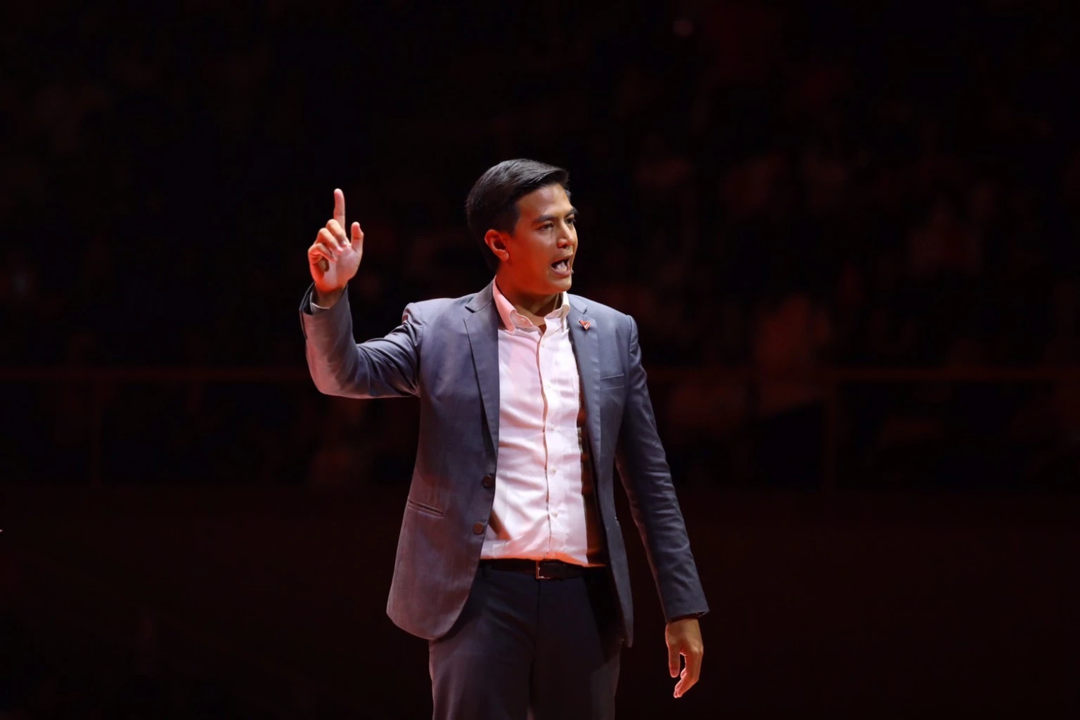 ‘พริษฐ์’-ชูปฏิรูปการศึกษา-ปลุกกาส้มหักปากกาเซียน-ตั้งรัฐบาล-ปชน.