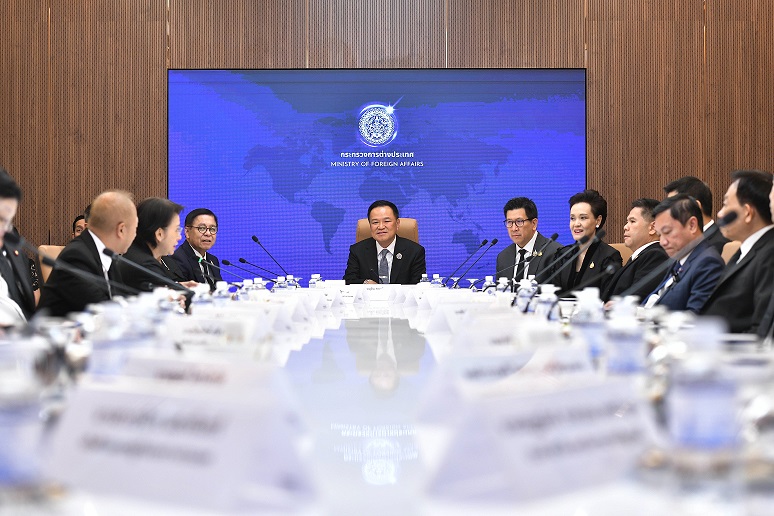 นายกฯ-มอบนโยบายในการประชุมหารือกับรัฐมนตรีเศรษฐกิจและผู้บริหาร-กต.-ขอบคุณการทำงานที่ผ่านมา-ลั่นไทยกลับสู่จอเรดาร์โลก-ต่อยอดนโยบาย-quick-big-win-ผงาดเป็น-“เสือ”-ในภูมิภาค