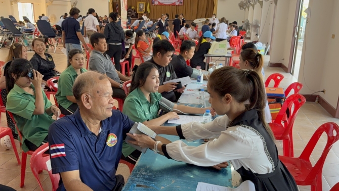สุพรรณบุรี ประชาชนแห่ร่วมใจบริจาคโลไอทีเพื่อนมนุษย์