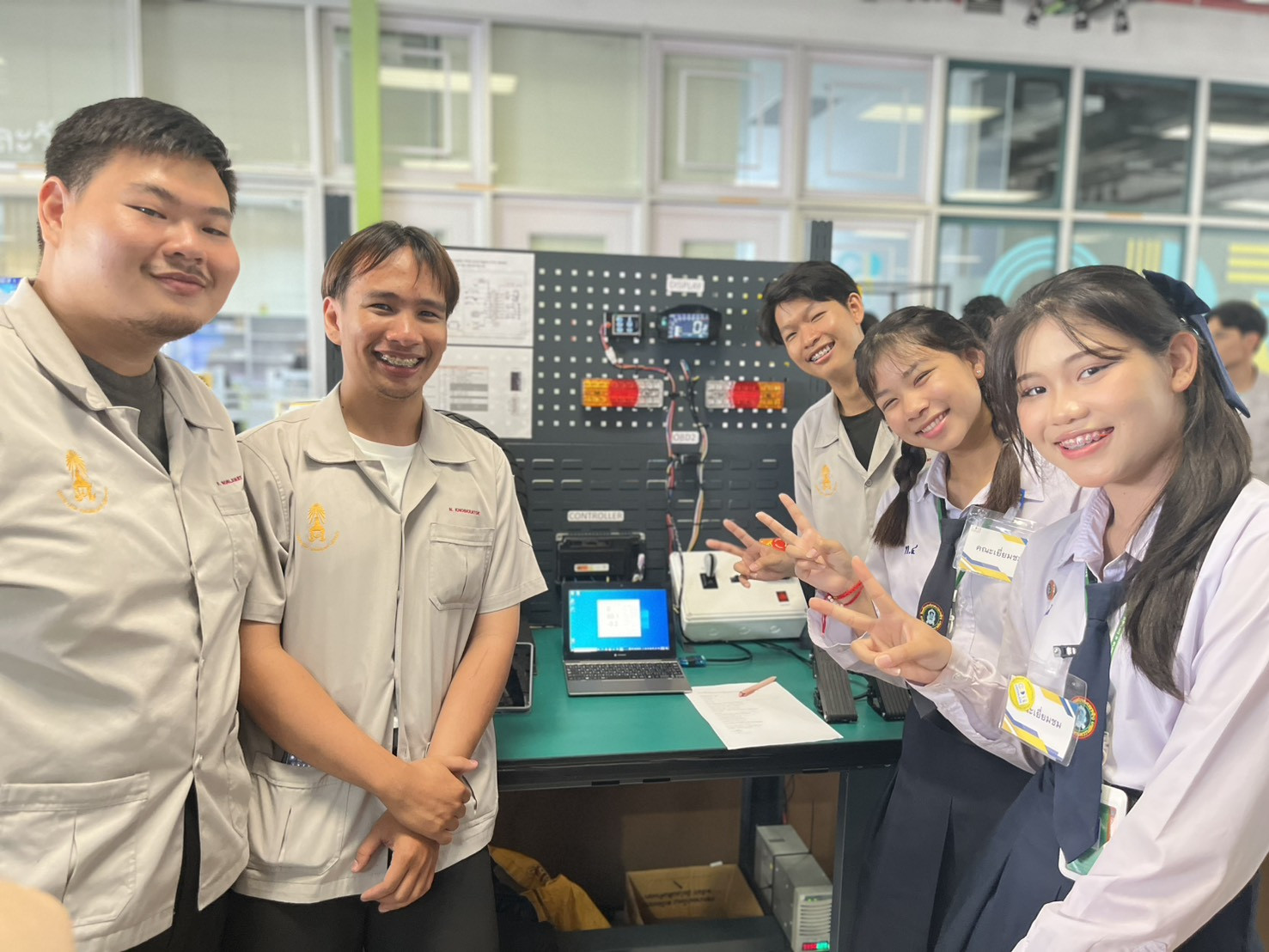 คณะเทคโนโลยีอุตสาหกรรมต้อนรับคณะศึกษาดูงานโรงเรียนเทศบาล-4-(เพาะชำ)-—-สถาบันเทคโนโลยีจิตรลดา-cdti