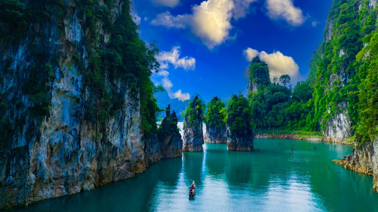 ปักหมุด-5-ที่เที่ยวฮีลใจสุราษฎร์ธานี-แบบครบฟีล-ตามรอยลิซ่า-ภาคต่อความปังไปกับผืนน้ำที่เขาสก