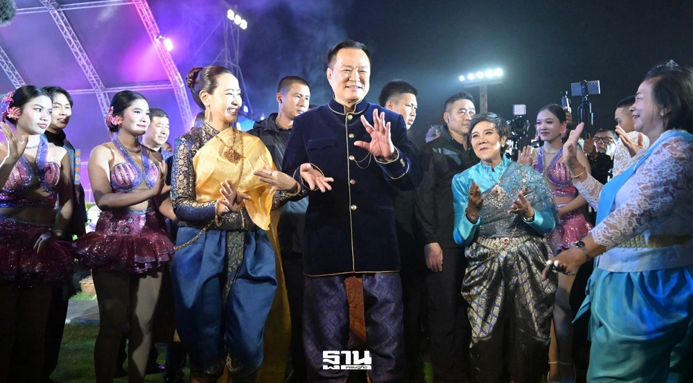 นายกฯ-อนุทิน-ควงภริยาสวมชุดไทยเปิดงาน-‘พระนครคีรี’-ครั้งที่-39